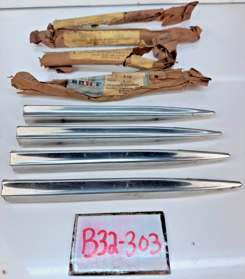 (1) NOS 1946 - 1948 BUICK SUPER & ROADMASTER SPEAR MOLDING TRIM 1328943 B32-303