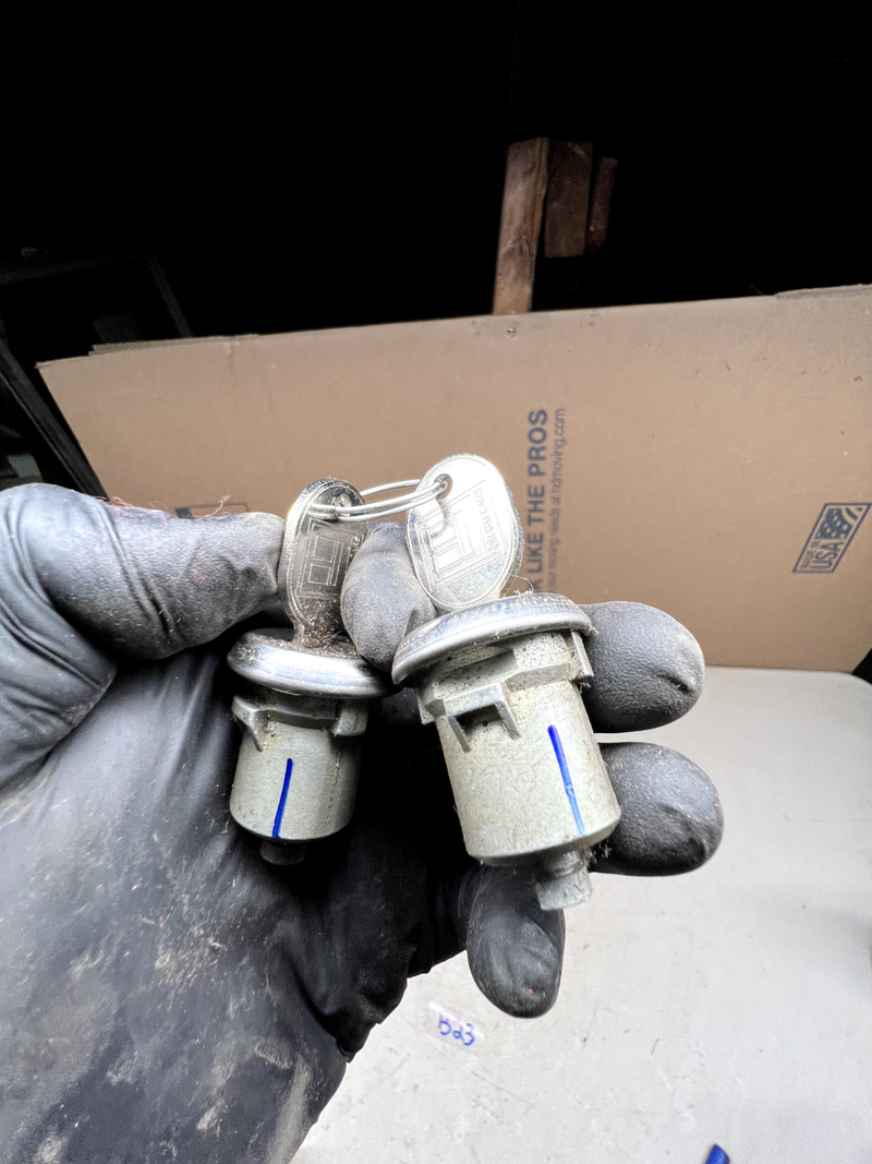 Original with GM KEYS 1960-1966 PONTIAC BUICK OLDSMOBILE 2 DOOR LOCK SET B24-1