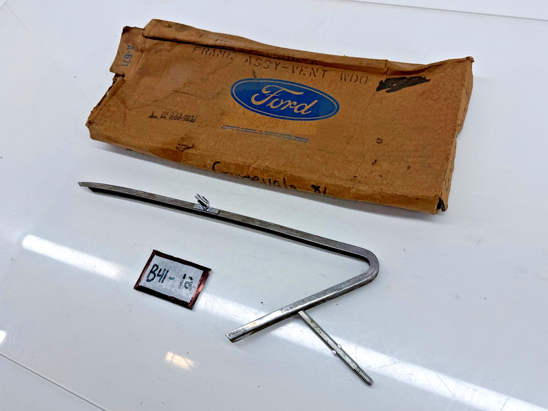 NOS Ford 1970 1971 Torino 4Dr Hdtp Door Vent Window Frame RH D0OZ5721608A B41-12