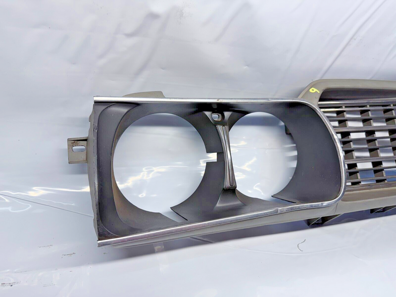 OEM 1974 - 1976 Datsun 610 Grill 74 75 76 1974 1975 1976 U5B-9