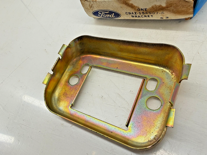 (1) NOS 1969 1970 FORD GALAXIE WAGON BACKUP LIGHT BRACKET C9AZ-15A507-A C62-51