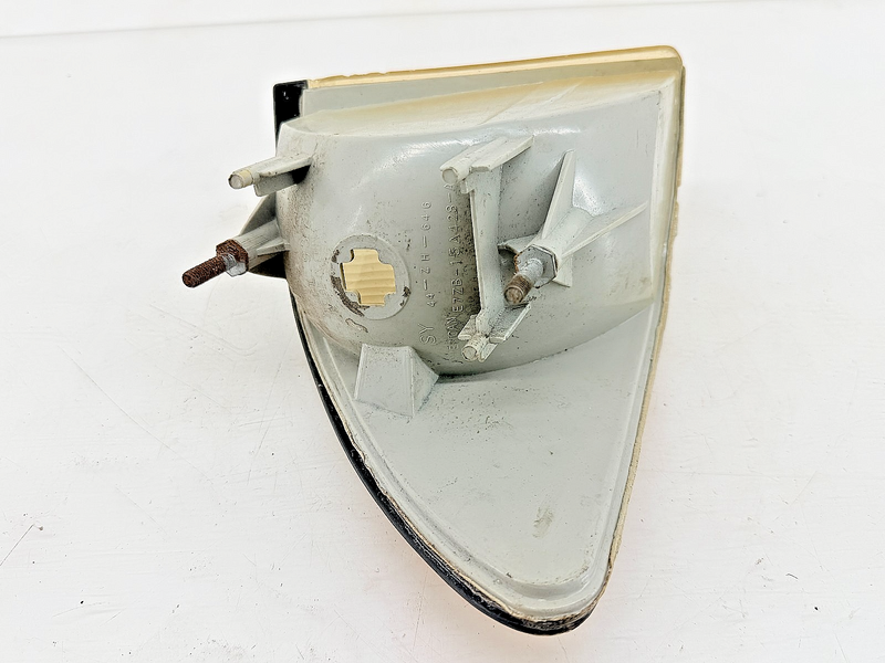 OEM 1987 - 1993 Mustang Foxbody RH Front Side Marker Light E7ZB-15A428-AC B25-41