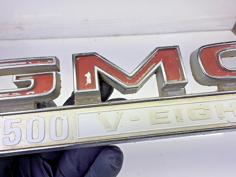 OEM 1967 - 1972 GMC Pickup Truck 1500 V-EIGHT FENDER EMBLEM 646067 Badge E8-75