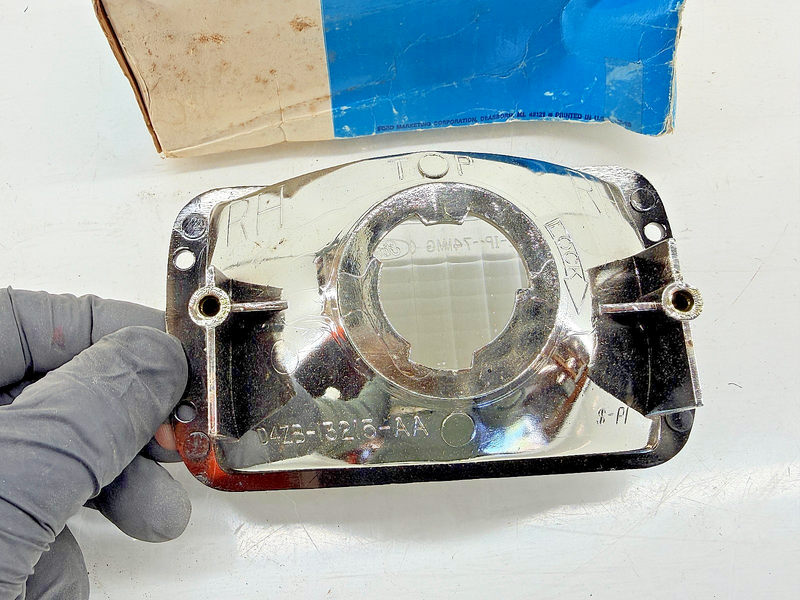 NOS 1974 Ford Mustang Mach 1 Front RH Parking Light Lens D4ZZ-13200-A C68-8