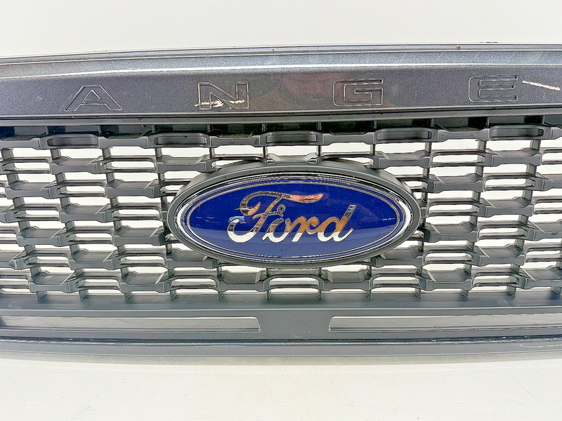 OEM 2019 - 2023 FORD RANGER GRILLE ASSEMBLY FRONT CENTER GRILL KB3B-8350-AE U5B