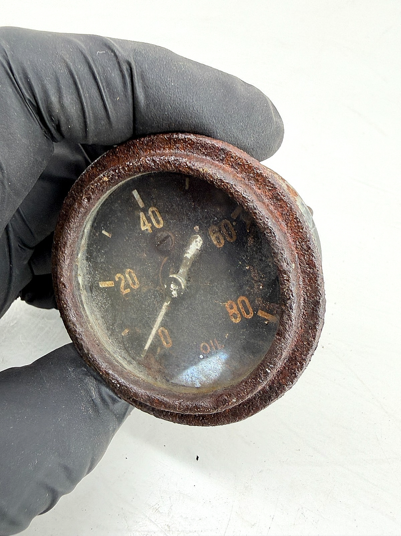 OEM 1940's Ford GPW Jeep Willys MB M38 Oil Pressure Gauge 0-80 PSI WWII C67-111