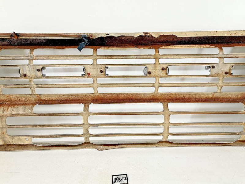 Original 1971 1972 1973 Ford Econoline Van Front Grille U5B-112