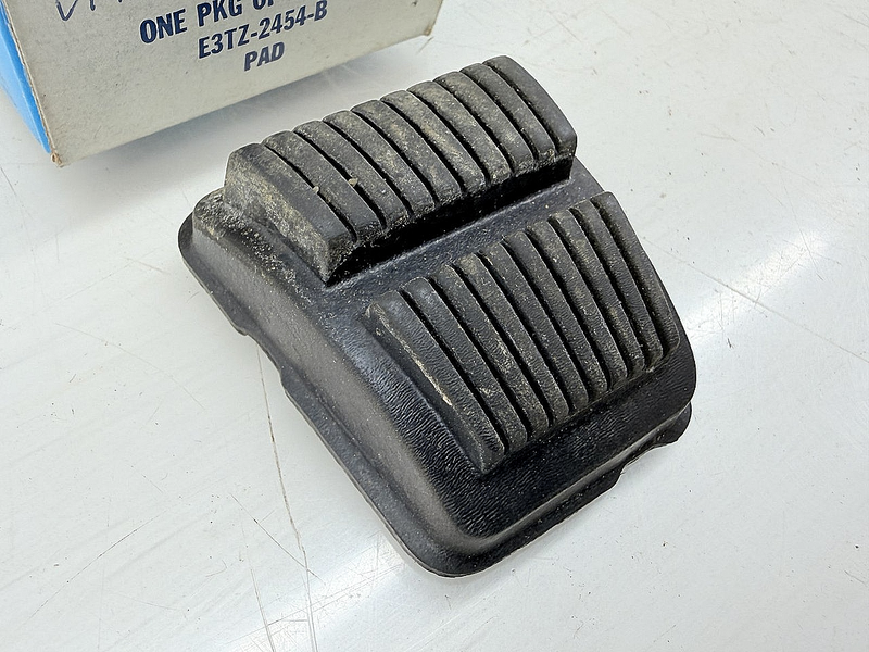 NOS 1983 - 1992 FORD TRUCK BRAKE CLUTCH PEDAL PAD E3TZ-2454-B C77-11