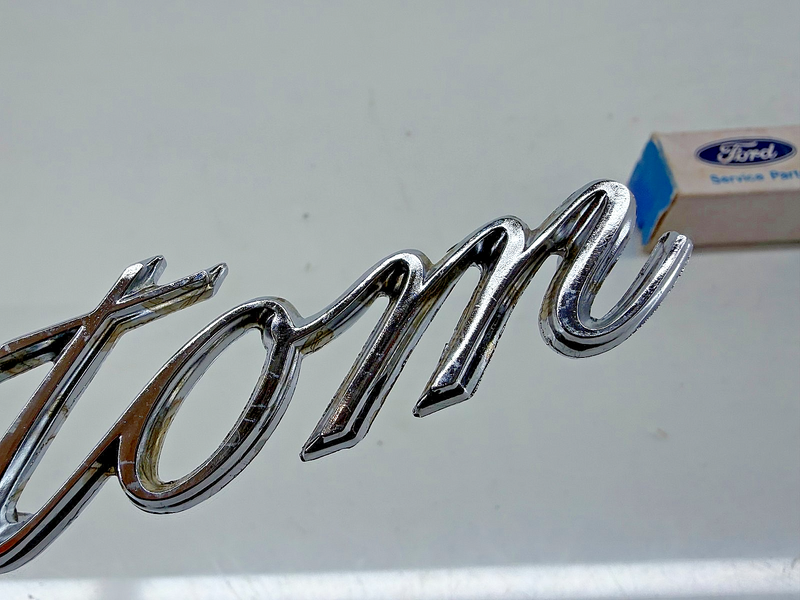 NOS 1969 1970 FORD F100 F250 F350 GALAXIE CUSTOM EMBLEM C9AB-62291B62-C C56-13
