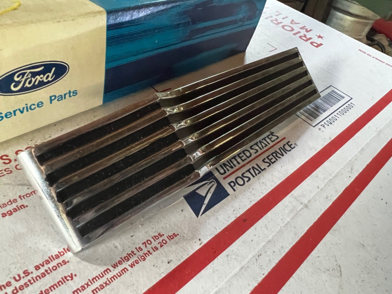 NOS 1962 Ford Thunderbird Quarter Panel Trim Molding Ornament C2SZ-63290A76-B 5*