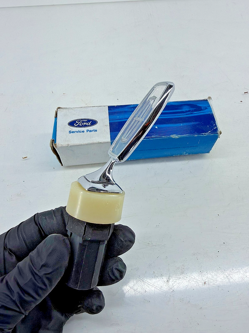 NOS 1985 1986 1987 LINCOLN Chrome Hood Ornament Emblem F00Y-16850-A C56-25