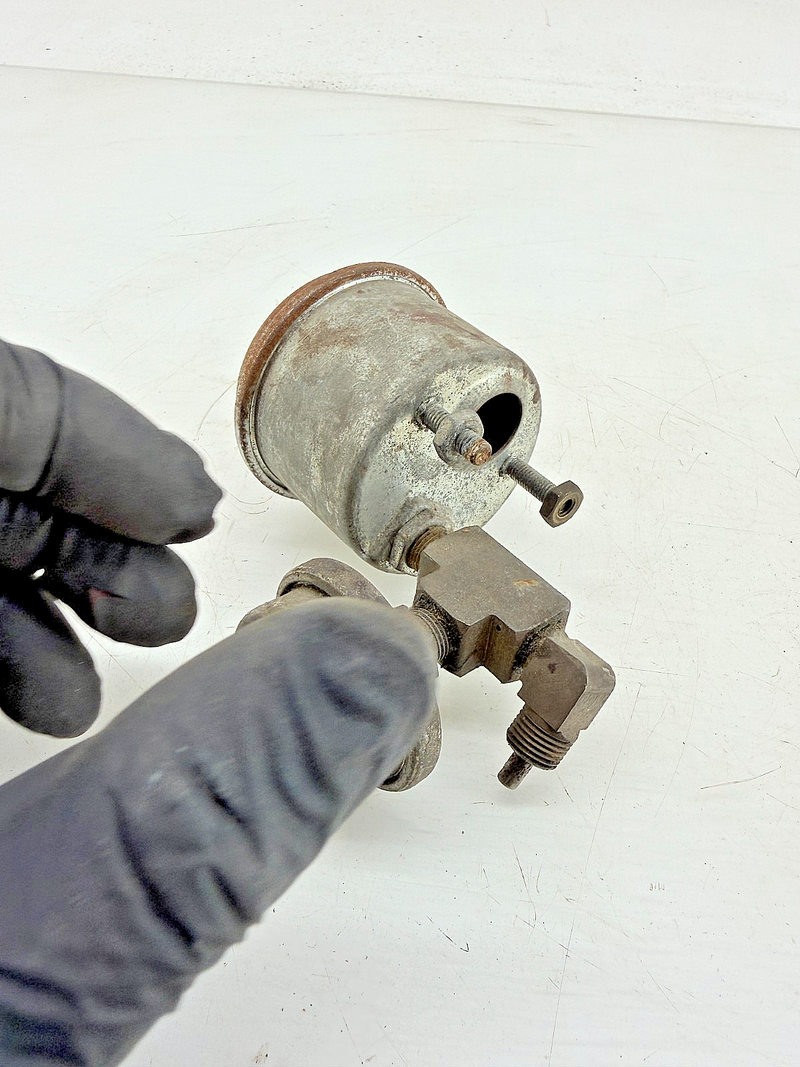 Vintage Oil Pressure Gauge 150 PSI Electric w Sender 1970s Diesel Truck C39-46