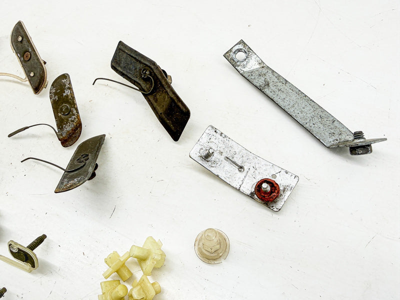 VINTAGE 1960S FORD BODY TRIM MOULDING CLIP FASTENER LOT C5TZ C79-36