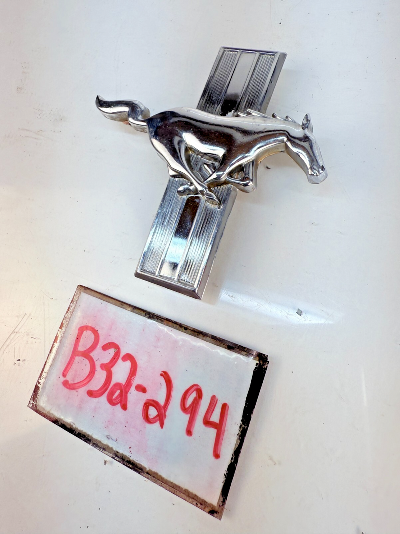 OEM 1964 - 1968 Ford Mustang RH Fender Emblem C4ZB-16C229-B Pony Tri Bar B32-294