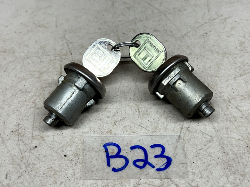 Original with GM KEYS 1960-1966 PONTIAC BUICK OLDSMOBILE 2 DOOR LOCK SET B24-1