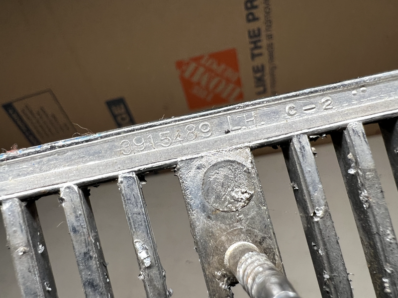 Original 1969 Chevrolet Chevelle Hood Inserts Grills 3915489 LH 3915490 RH B18-2