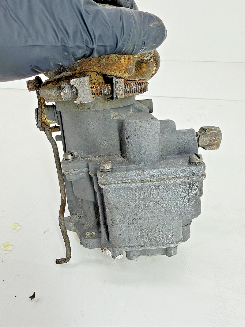Carter YF 1657 Carburetor Parts Jeep CJ5 F134 Body & Bowl 0-944 Horn Damage H-16
