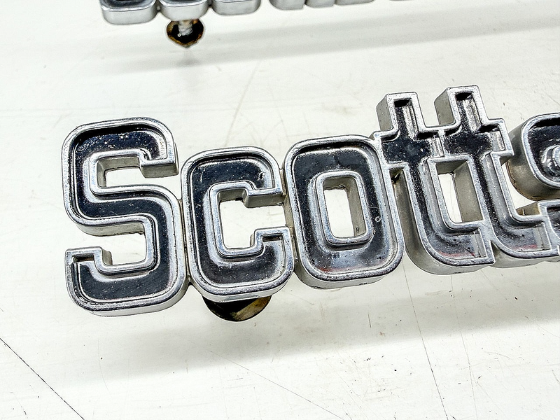 OEM 1973 - 1980 CHEVY TRUCK SCOTTSDALE 10 FENDER EMBLEM PAIR 349690 E10-3