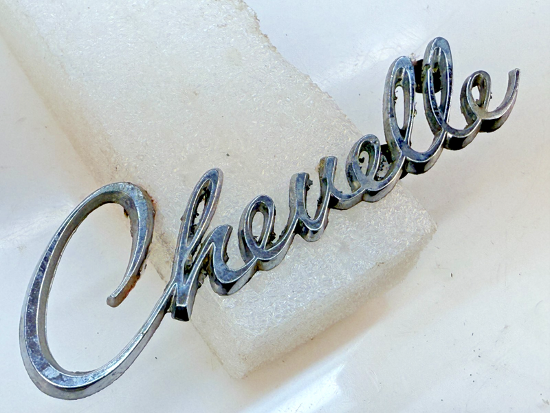 1960s 1970s Chevrolet Chevelle Emblem Badge Nameplate Script E5-58