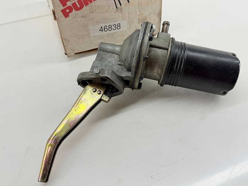 NOS 1970 - 1974 FORD TRUCK 302 V8 F100 FUEL PUMP 46838 679 F-117