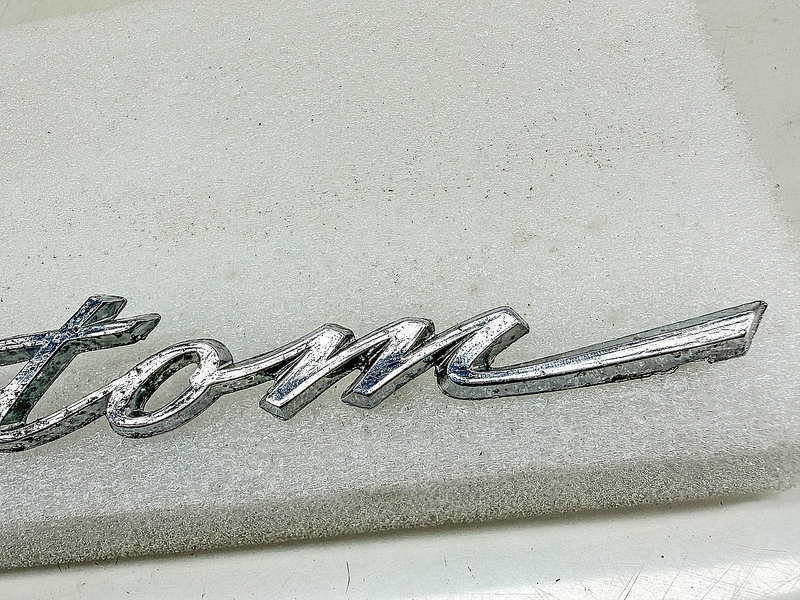 OEM 1964 FORD CUSTOM FENDER SCRIPT EMBLEM C4AB-62291A37-D E10-21
