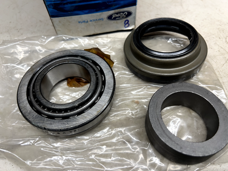 NOS ORIGINAL FORD WHEEL BEARING KIT D4AZ-1225-A  8589E150 B26-8