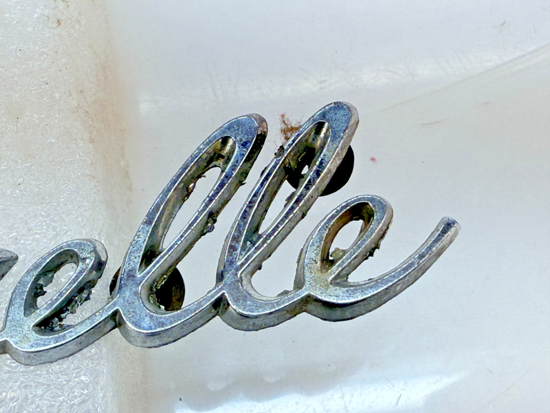 1960s 1970s Chevrolet Chevelle Emblem Badge Nameplate Script E5-58