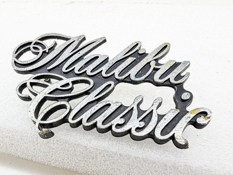 OEM 1974 - 1977 CHEVELLE MALIBU CLASSIC SCRIPT EMBLEM 345383 E10-73