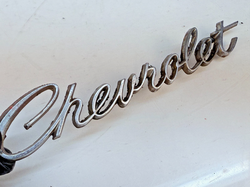 RARE Vintage CHEVROLET Emblem Metal Script Logo Lettering B32-349