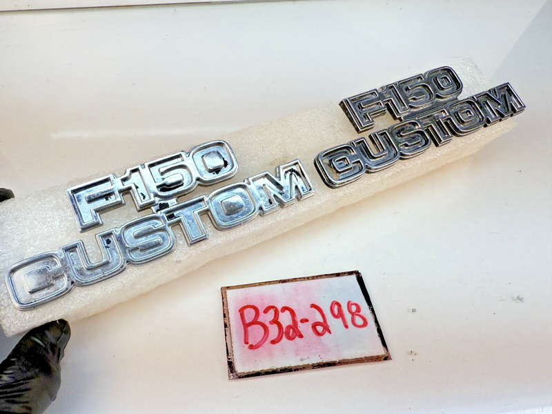 OEM 1973 -1979 F-150 CUSTOM Pair Front Fender Emblem Badge D7TB16702DWC B32-298