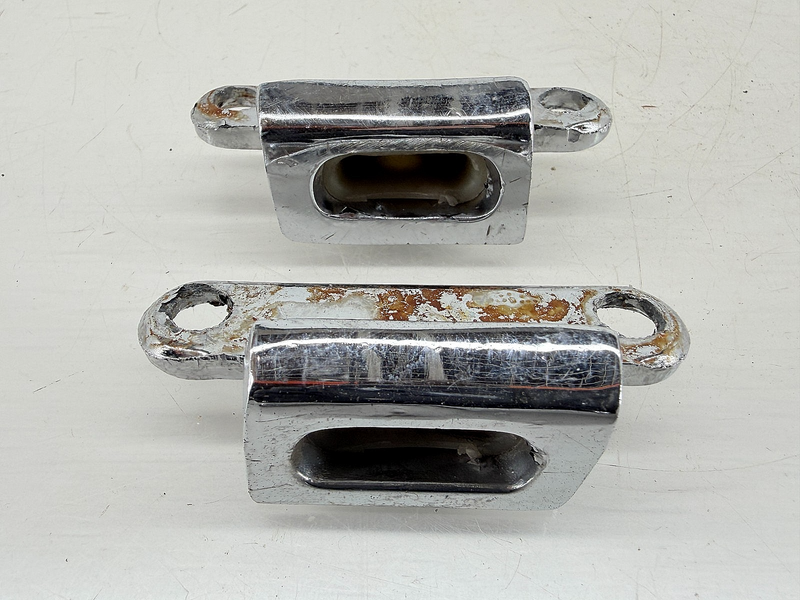 OEM 1968 - 1982 CHEVY CORVETTE PAIR T-TOP ALIGNMENT HOUSING RH LH 3932972 E9-37