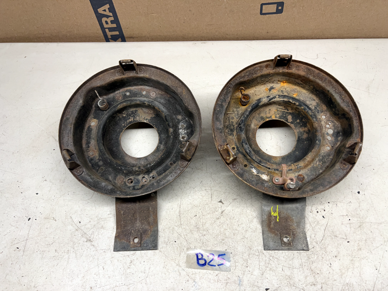 1960 GM Impala BelAir Biscayne Headlight Bucket Mounting Bracket El Camino B25-4