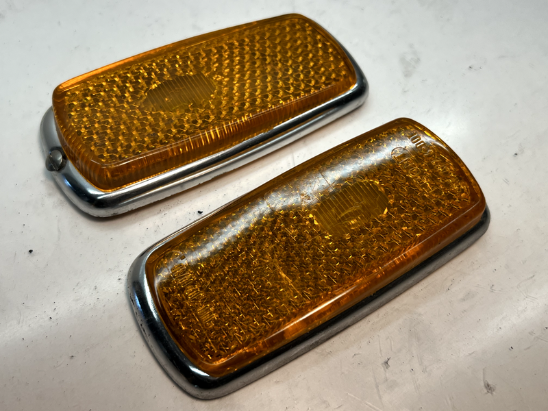 (2) OEM Mercedes 1963-1976 Front Side Amber Marker W109 W108 ULO 302 00/30 C2-46