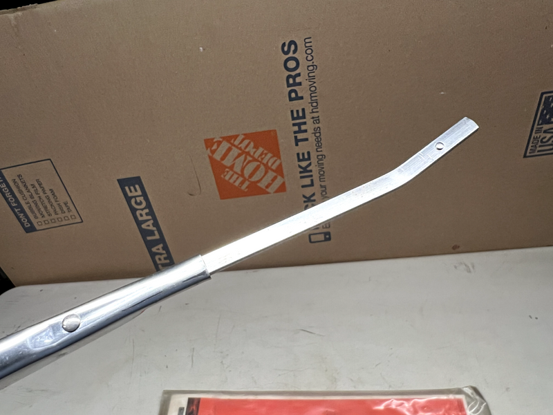 NOS FORD MOTORCRAFT  WIPER ARM 2015E  17526A  1404684 EWA82   B26-1