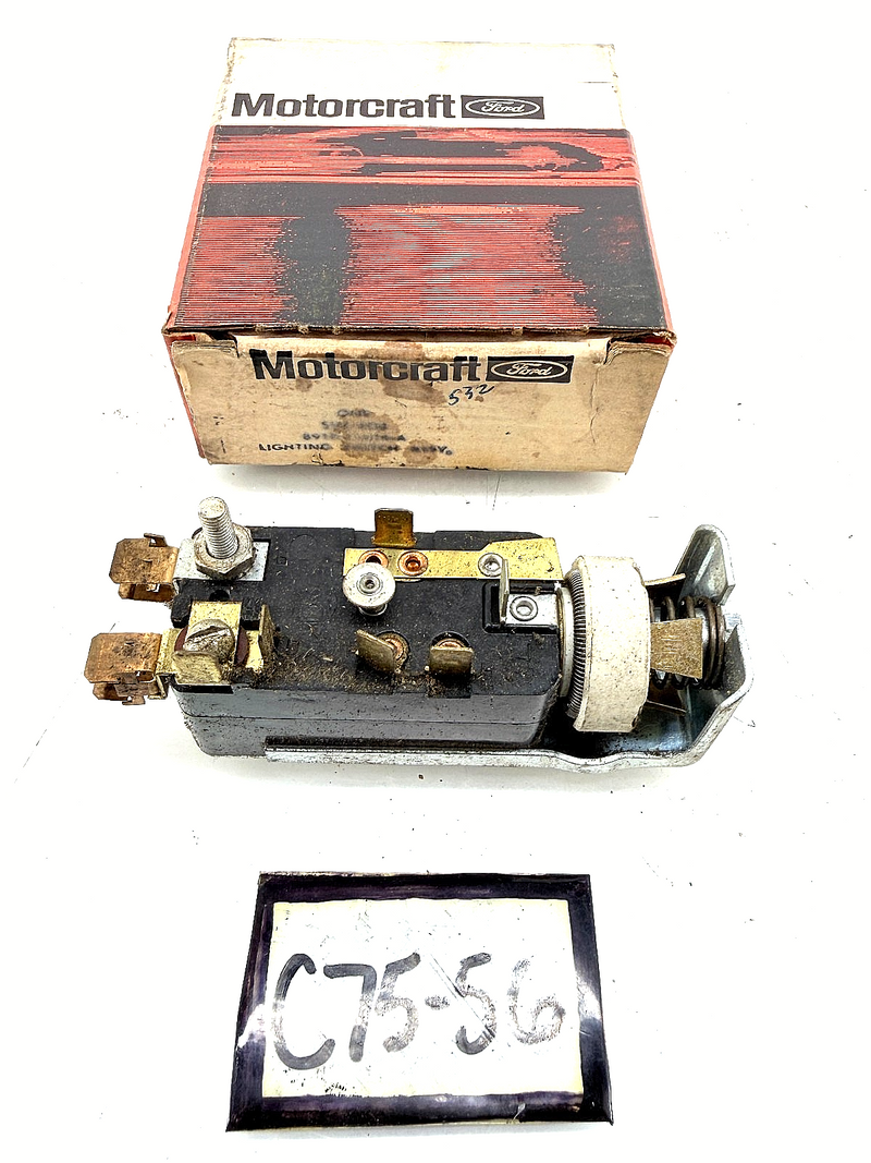 NOS OEM 1959 - 1977 FORD TRUCK HEADLIGHT SWITCH SW-404 B9TF-11654-A C75-56