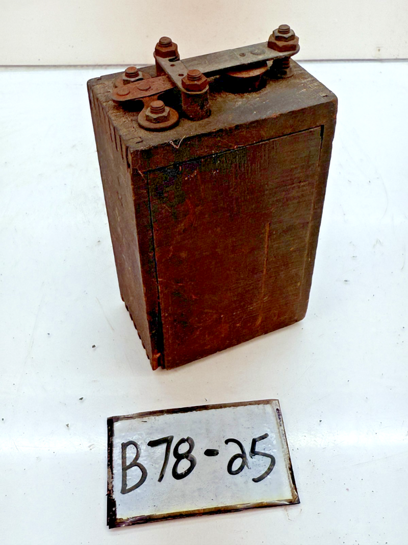 RARE Antique 1908 - 1927 Ford Model T Buzz Coil Box - Metal Top Display B78-25