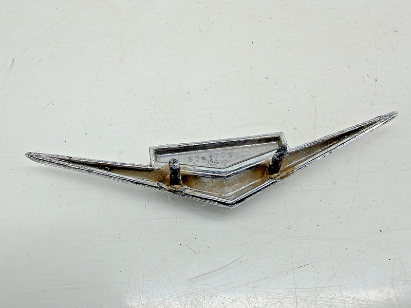 OEM 1962 1963 1964 Chevrolet IMPALA Chrome V Fender Emblem 3791999 E9-65