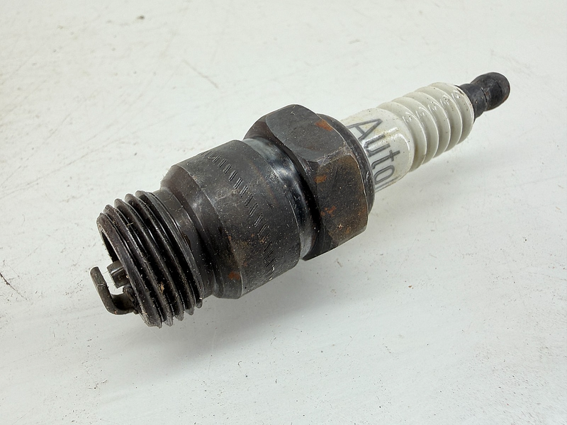 NOS 1957 FORD Thunderbird Spark Plugs FoMoCo Autolite BTF6 B7A-12405-A C66-45