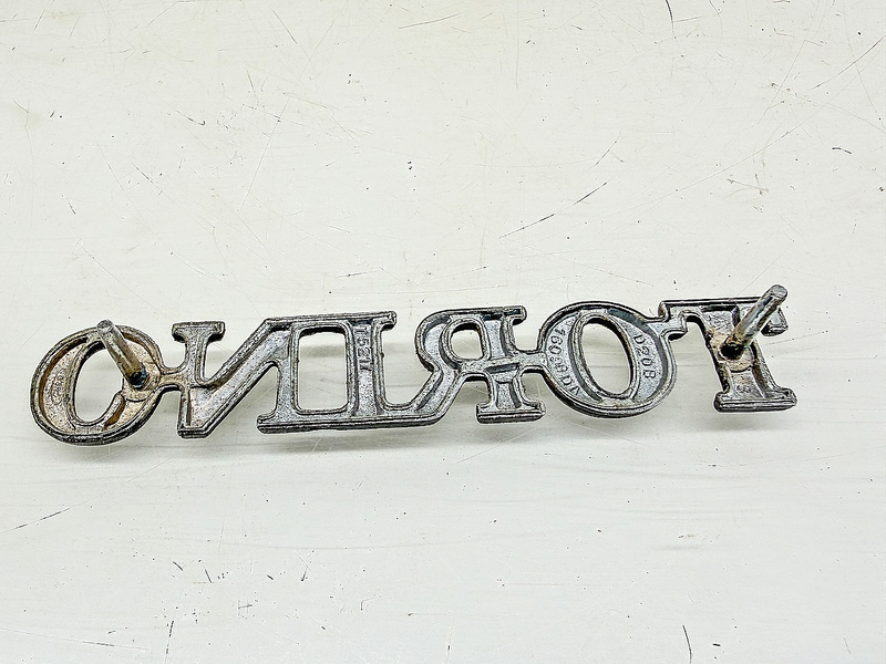 OEM 1972 FORD GRAN TORINO FENDER EMBLEM D2OB-16098-DA E10-45
