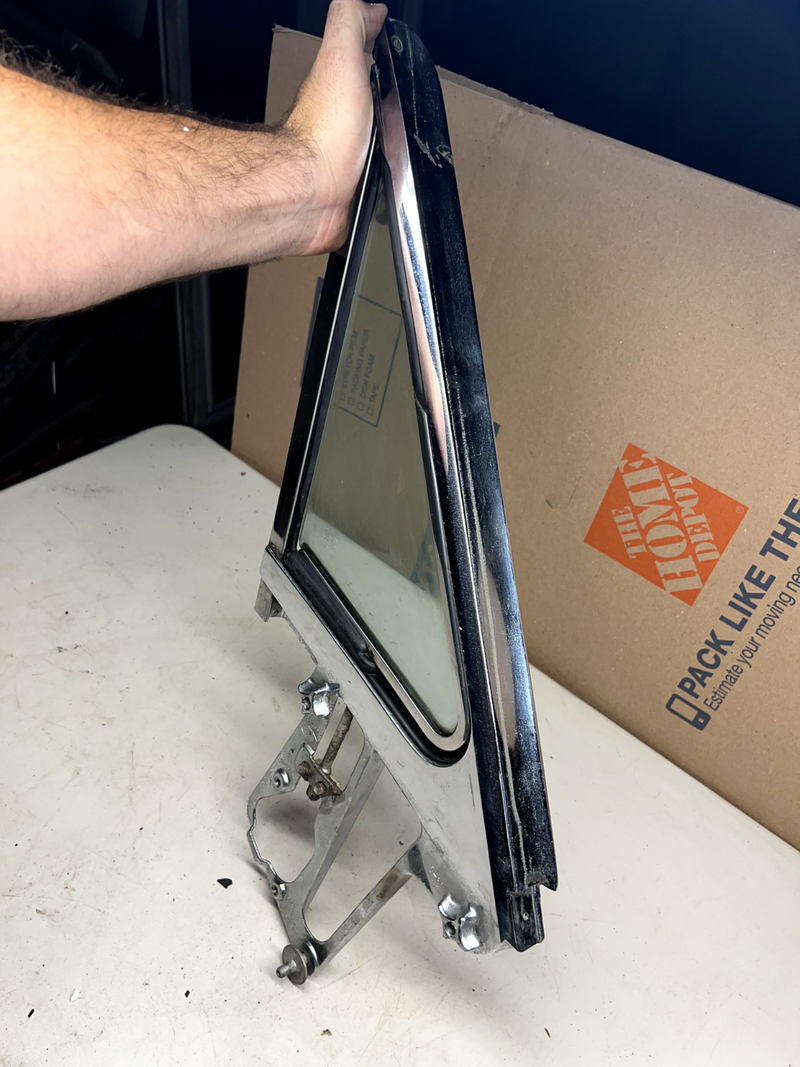 1964-1966 THUNDERBIRD WING VENT WINDOW GLASS PASSENGER RIGHT SIDE 64 65 66 U3B-7