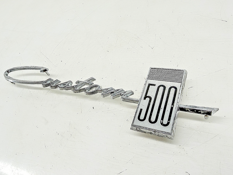 OEM 1964 FORD CUSTOM 500 FENDER SCRIPT EMBLEM C4AB-62291A36-F E10-7