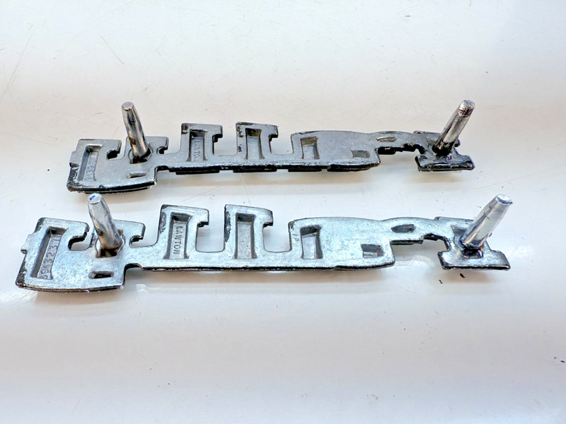 BRKN OEM 1969 Camaro RS PAIR Fender Emblem Rally Sport GM 3943231 E5-85