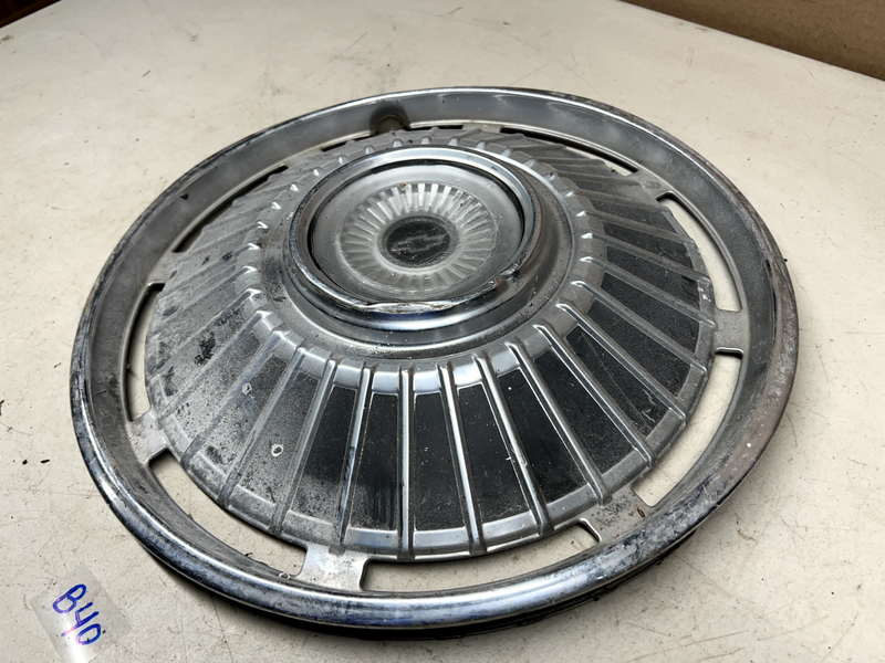 OEM GM 1964 Chevrolet Chevelle Malibu 14" Hubcap Wheel Center 64 B40-12