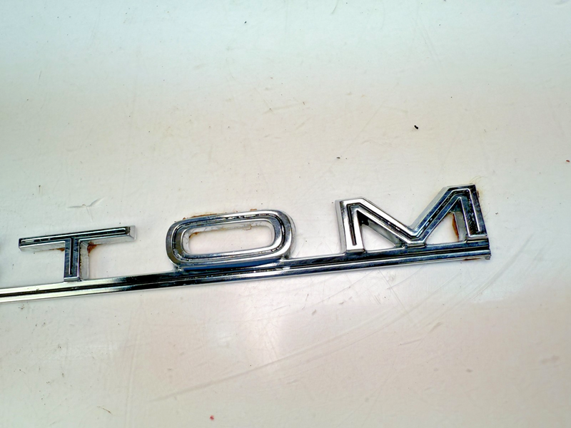 VINTAGE 1965 FORD GALAXIE 500 " CUSTOM " EMBLEM SCRIPT E7-15