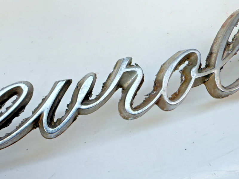 RARE Vintage CHEVROLET Emblem Metal Script Logo Lettering B32-349