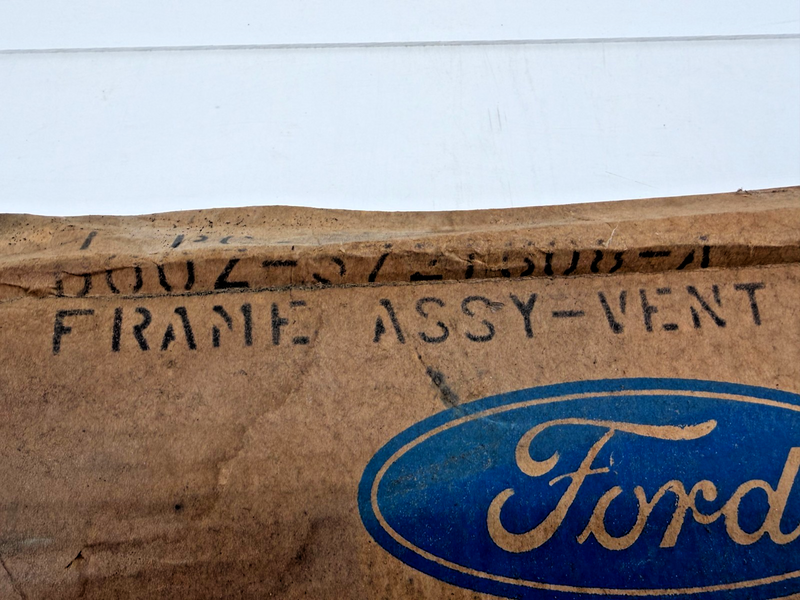 NOS Ford 1970 1971 Torino 4Dr Hdtp Door Vent Window Frame RH D0OZ5721608A B41-12