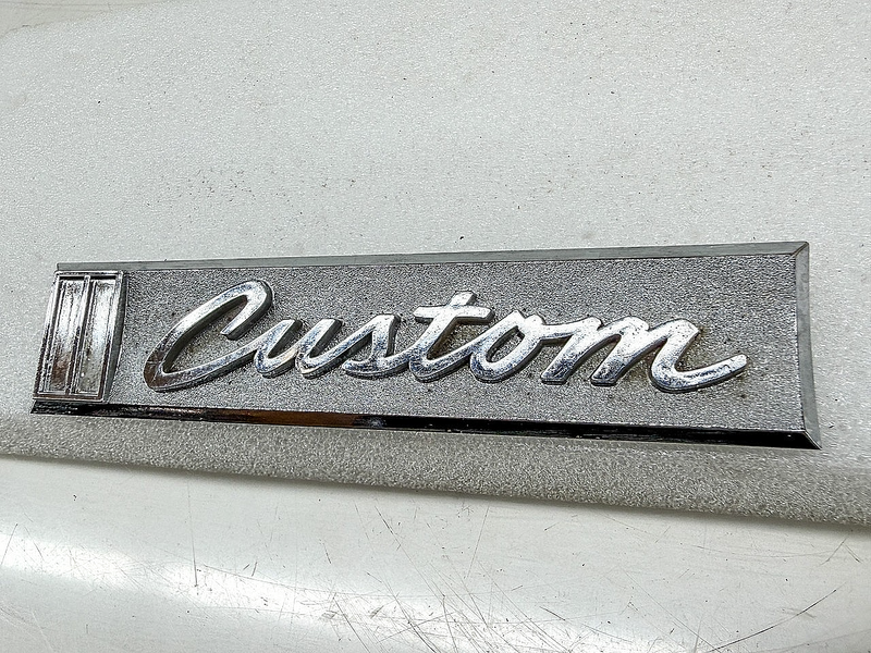 OEM 1967 1968 CHEVY TRUCK CUSTOM CAB DOOR EMBLEM 3901462 E10-30