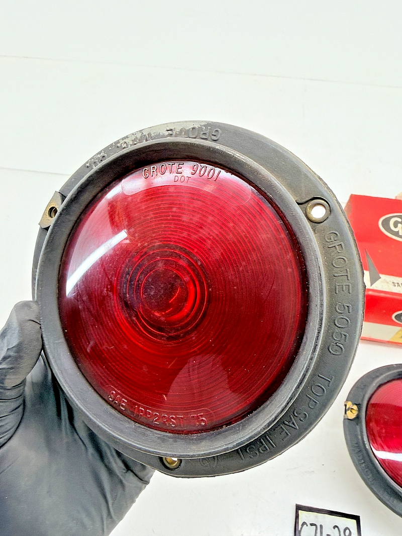 NOS GROTE PAIR STOP LIGHT 50502 TRUCK-LITE 80339R RAT ROD C71-29