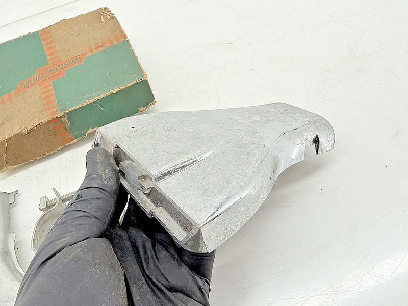 NOS 1951 - 1954 CHEVROLET ACCESSORIES CHROME EXHAUST DEFLECTOR 986382 GM C77-53