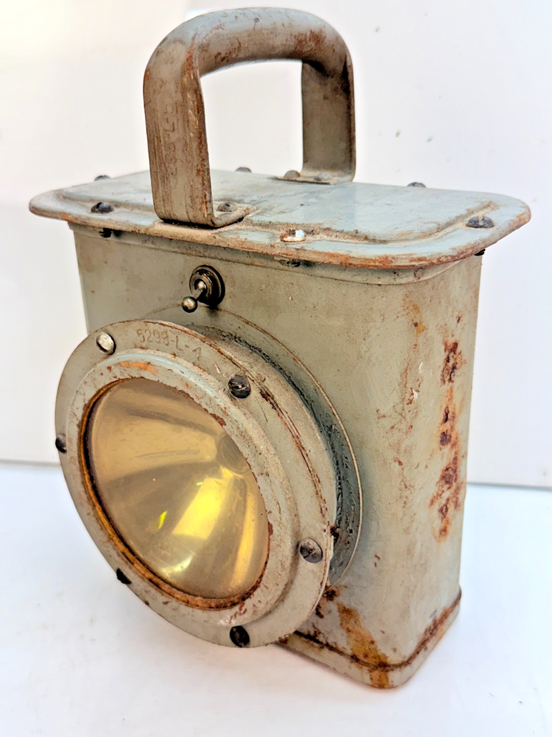 Original WWII Navy Battery Lantern 9-S 5293L Type JR-IS Delta STEAM PUNK B78-20